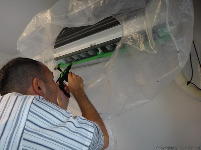 今日の午前中はエアコンクリーニング