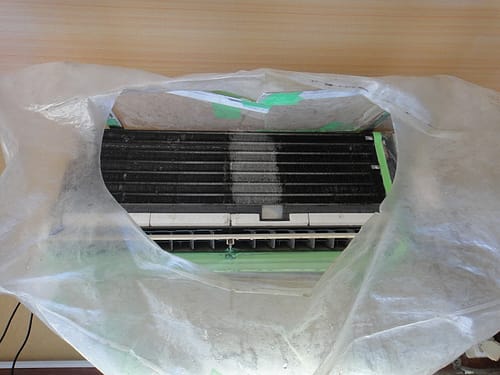 エアコン・フイルターを外した中