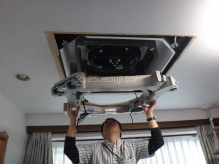 業務用エアコンのドレインパン