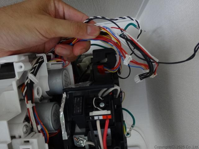 富士通ノクリアエアコンの複雑な配線