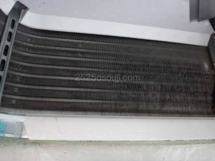 業務用エアコンのアルミフィンが綺麗に