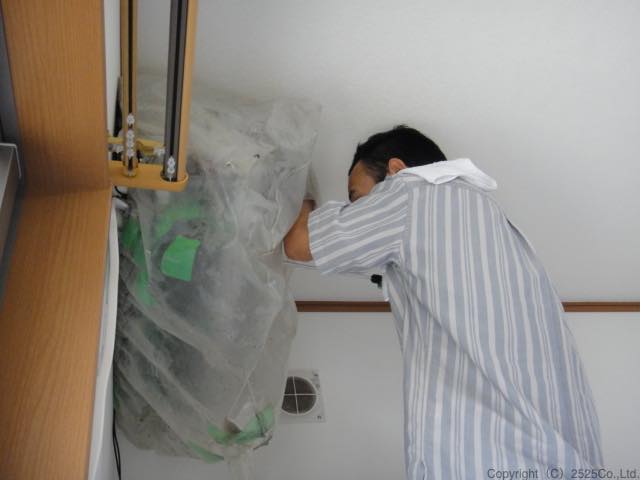 ノクリアX作業員の洗浄する姿