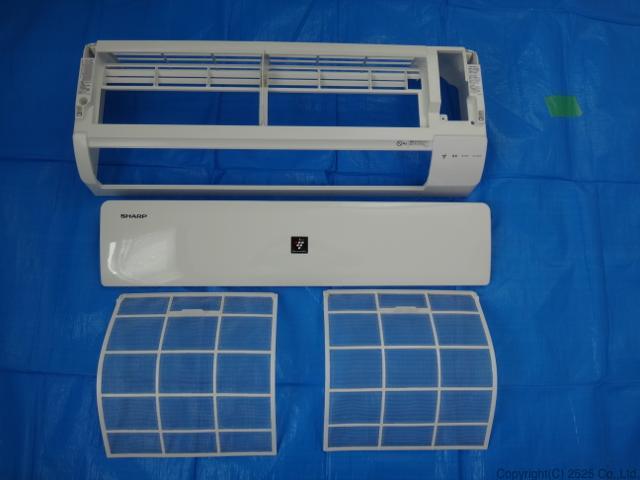 エアコンの外れたすべてのパーツ