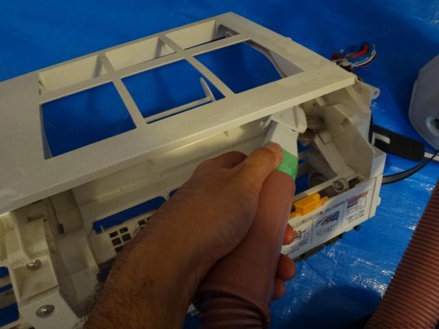 富士通ノクリアのフィルターお掃除ユニットを手作業で掃除する