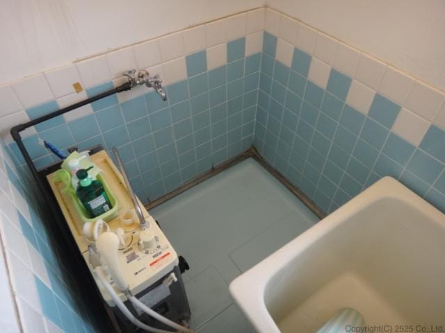 お風呂バスタブ下部エプロン内高圧洗浄コバエ,チョウバエ駆除方法,バランス釜タイプ3