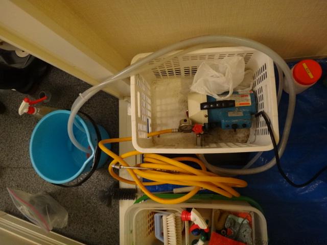 お風呂バスタブ下部エプロン内高圧洗浄コバエ,チョウバエ駆除方法手順,高圧洗浄機