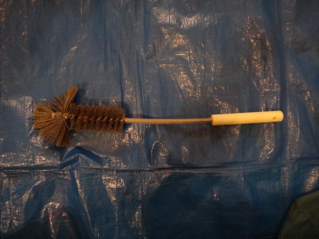 お風呂バスタブ下部エプロン内高圧洗浄コバエ,チョウバエ駆除方法手順,使用ブラシ