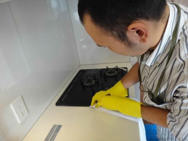 キッチンクリーニングカウンタートップ細かいところまで