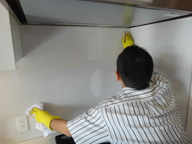 キッチン壁面パネル掃除