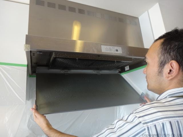 レンジフード、パーツを外す