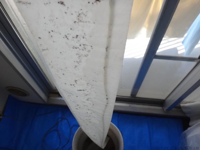 AY-D22EXカバーをつたって汚水が落ちてくる